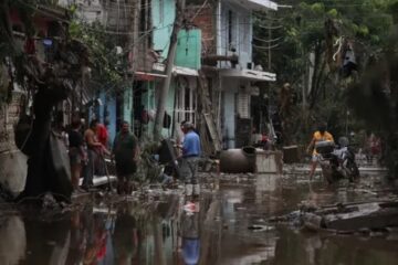 Permanecen incomunicadas 160 comunidades tras intensas lluvias y reportan 70 personas fallecidas