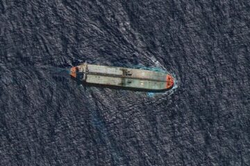 Trump ordena el bloqueo «total y completo» de todos los petroleros sancionados que entren y salgan de Venezuela