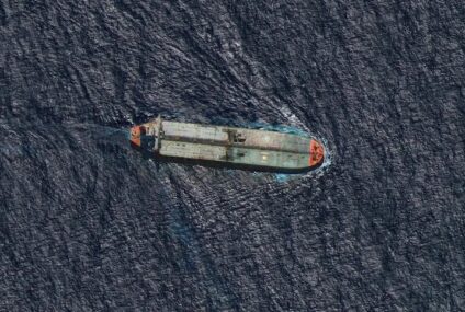 Trump ordena el bloqueo «total y completo» de todos los petroleros sancionados que entren y salgan de Venezuela