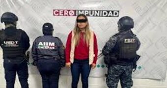 Mujer detenida tras robo con violencia en Liverpool de Chiapas: amenazó con arma blanca al personal