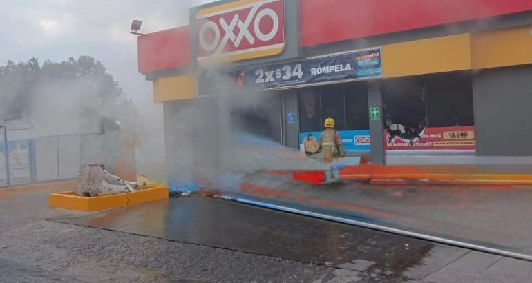 Sujetos desconocidos incendian OXXO en Tuxtla Gutiérrez Sujetos desconocidos incendian OXXO en Tuxtla Gutiérrez