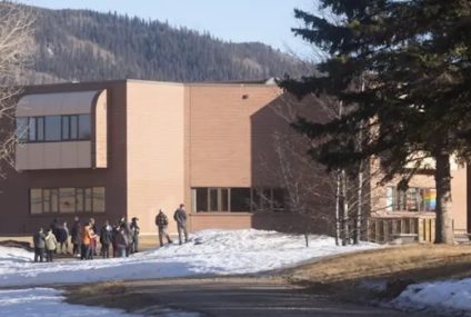 Tiroteos en escuela y vivienda en Canadá dejan 10 muertos, incluida la tiradora