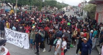 Caravana migrante avanza por la costa de Chiapas Caravana migrante avanza por la costa de Chiapas