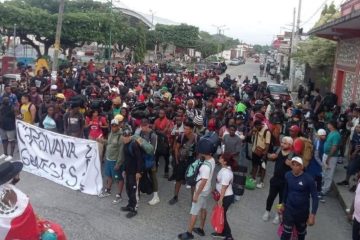 Caravana migrante avanza por la costa de Chiapas Caravana migrante avanza por la costa de Chiapas