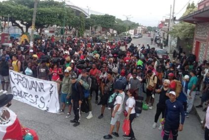 Caravana migrante avanza por la costa de Chiapas Caravana migrante avanza por la costa de Chiapas