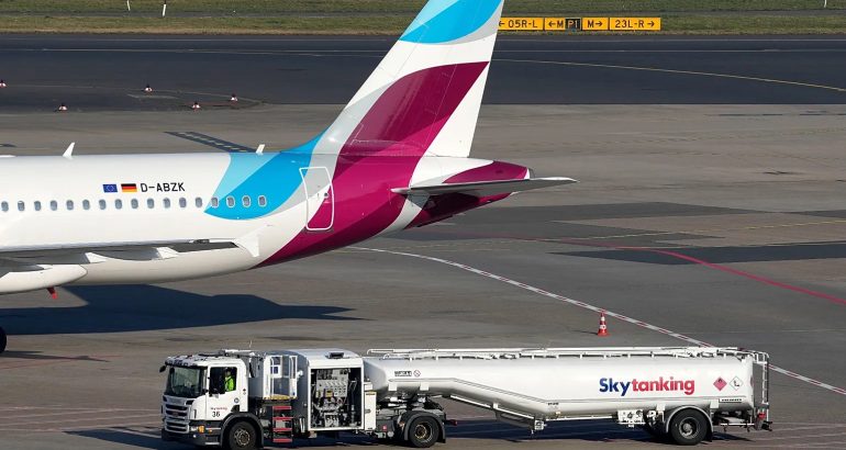 Alerta en Europa ante posible escasez de combustible para aviones por cierre de Ormuz